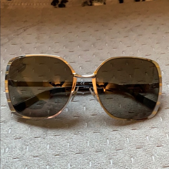Perfect condition Tory Burch sunglasses - Picture 3 of 10